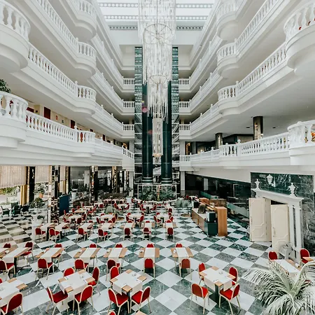 Cleopatra Palace פלאייה דה לאס אמריקס