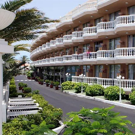 Cleopatra Palace מלון