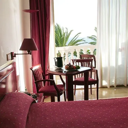 Cleopatra Palace מלון 4*