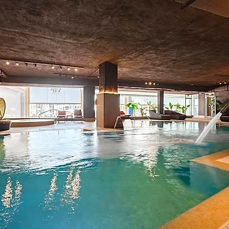 Cleopatra Palace Готель